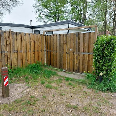 Comfortabel En Gezellig Familie Chalet Tot 6 Personen Op De Veluwe Bungalowpark De Kern Putten Luaran gambar