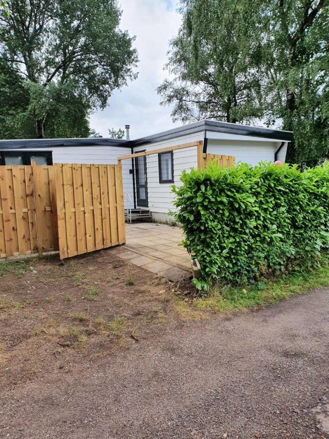 Comfortabel En Gezellig Familie Chalet Tot 6 Personen Op De Veluwe Bungalowpark De Kern Putten Luaran gambar