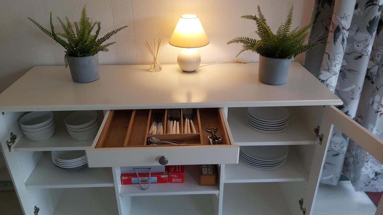 Comfortabel En Gezellig Familie Chalet Tot 6 Personen Op De Veluwe Bungalowpark De Kern Putten Luaran gambar