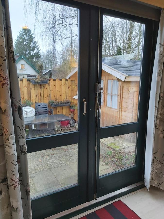 Comfortabel En Gezellig Familie Chalet Tot 6 Personen Op De Veluwe Bungalowpark De Kern Putten Luaran gambar