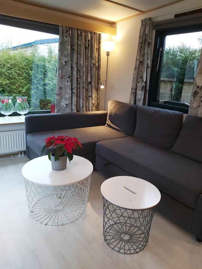 Comfortabel En Gezellig Familie Chalet Tot 6 Personen Op De Veluwe Bungalowpark De Kern Putten Luaran gambar
