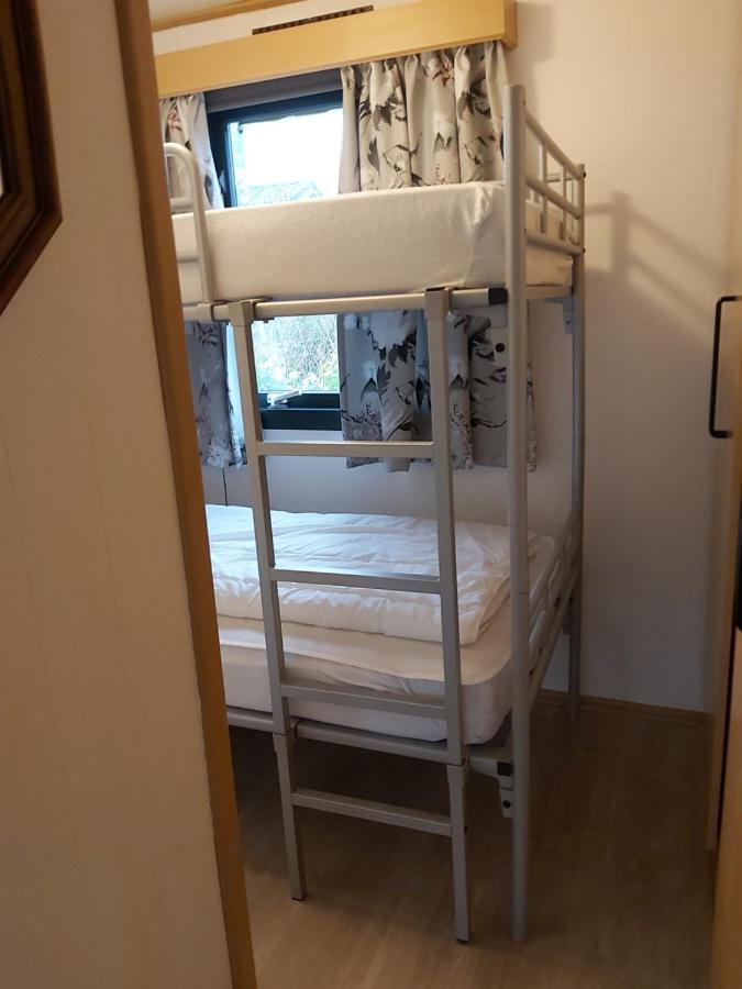 Comfortabel En Gezellig Familie Chalet Tot 6 Personen Op De Veluwe Bungalowpark De Kern Putten Luaran gambar