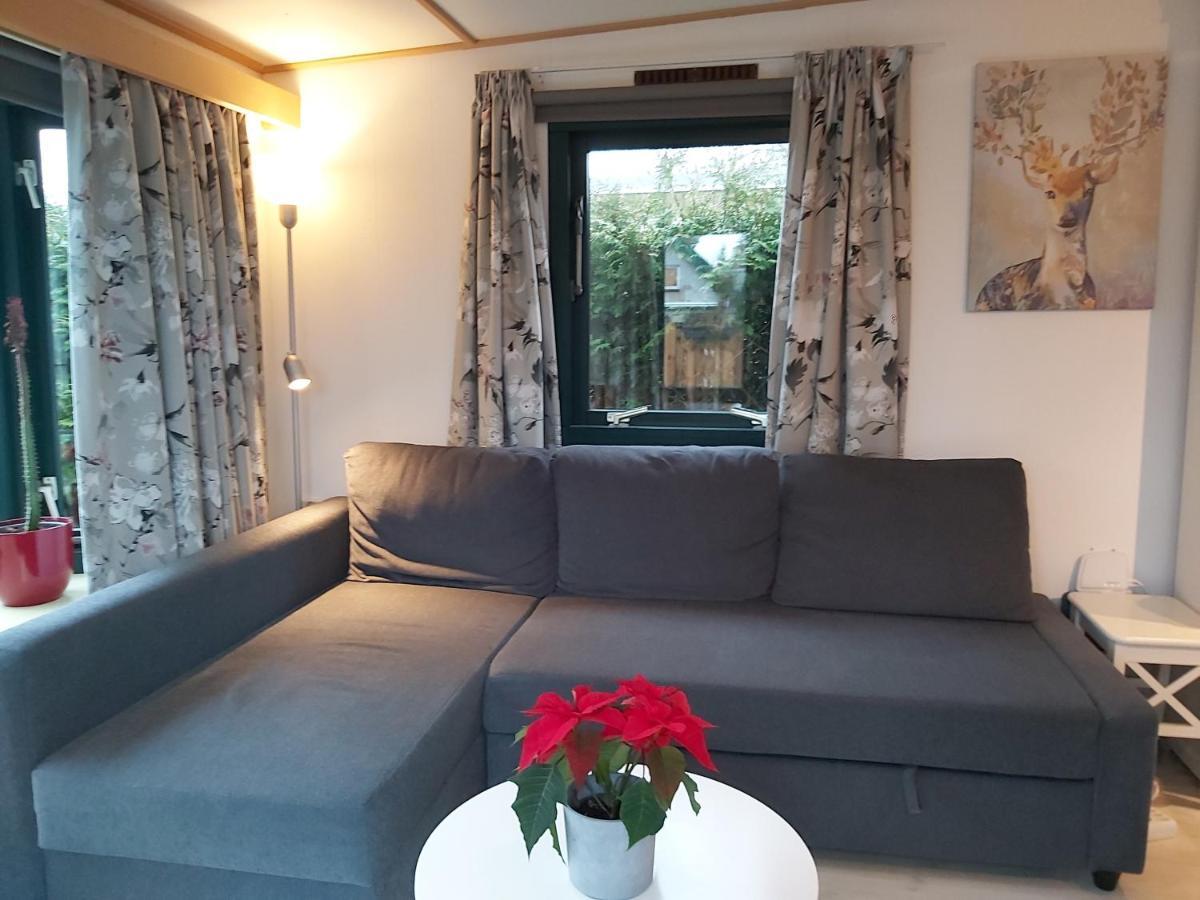 Comfortabel En Gezellig Familie Chalet Tot 6 Personen Op De Veluwe Bungalowpark De Kern Putten Luaran gambar