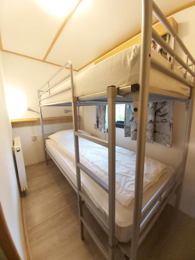 Comfortabel En Gezellig Familie Chalet Tot 6 Personen Op De Veluwe Bungalowpark De Kern Putten Luaran gambar