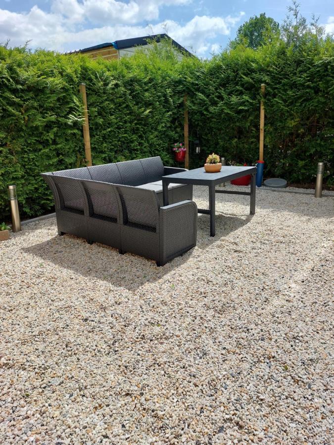 Comfortabel En Gezellig Familie Chalet Tot 6 Personen Op De Veluwe Bungalowpark De Kern Putten Luaran gambar