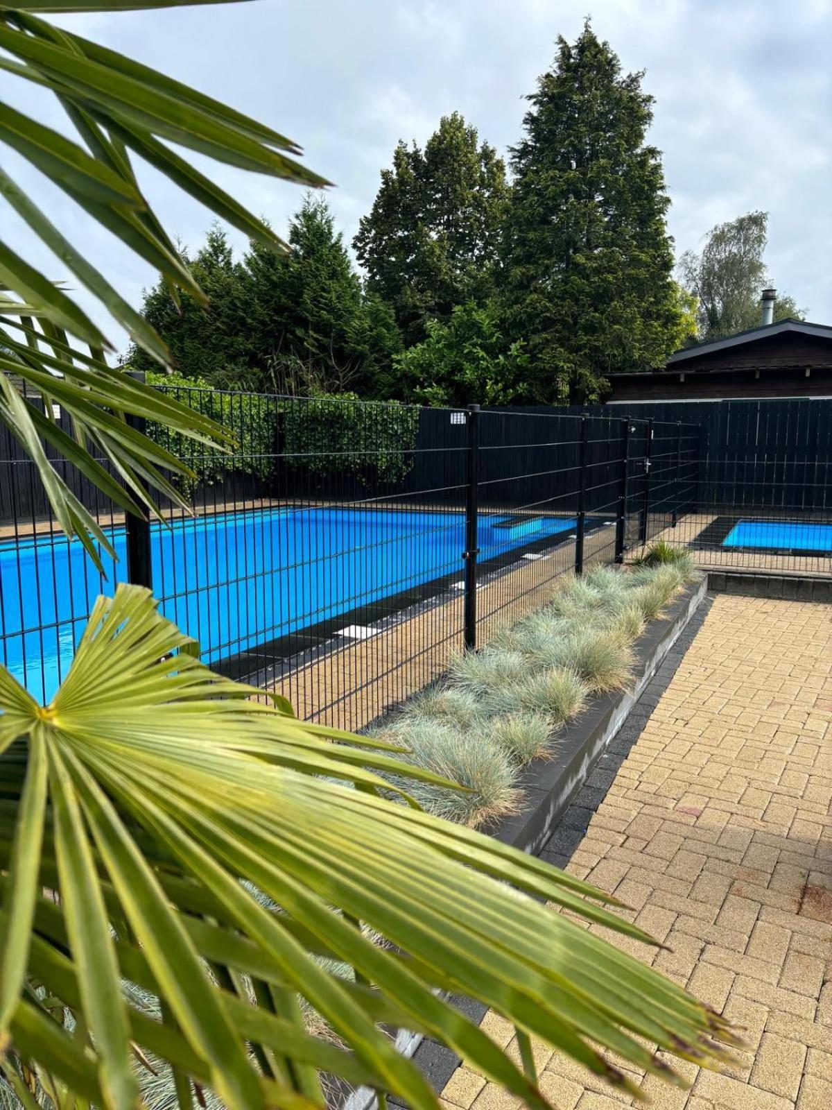 Comfortabel En Gezellig Familie Chalet Tot 6 Personen Op De Veluwe Bungalowpark De Kern Putten Luaran gambar