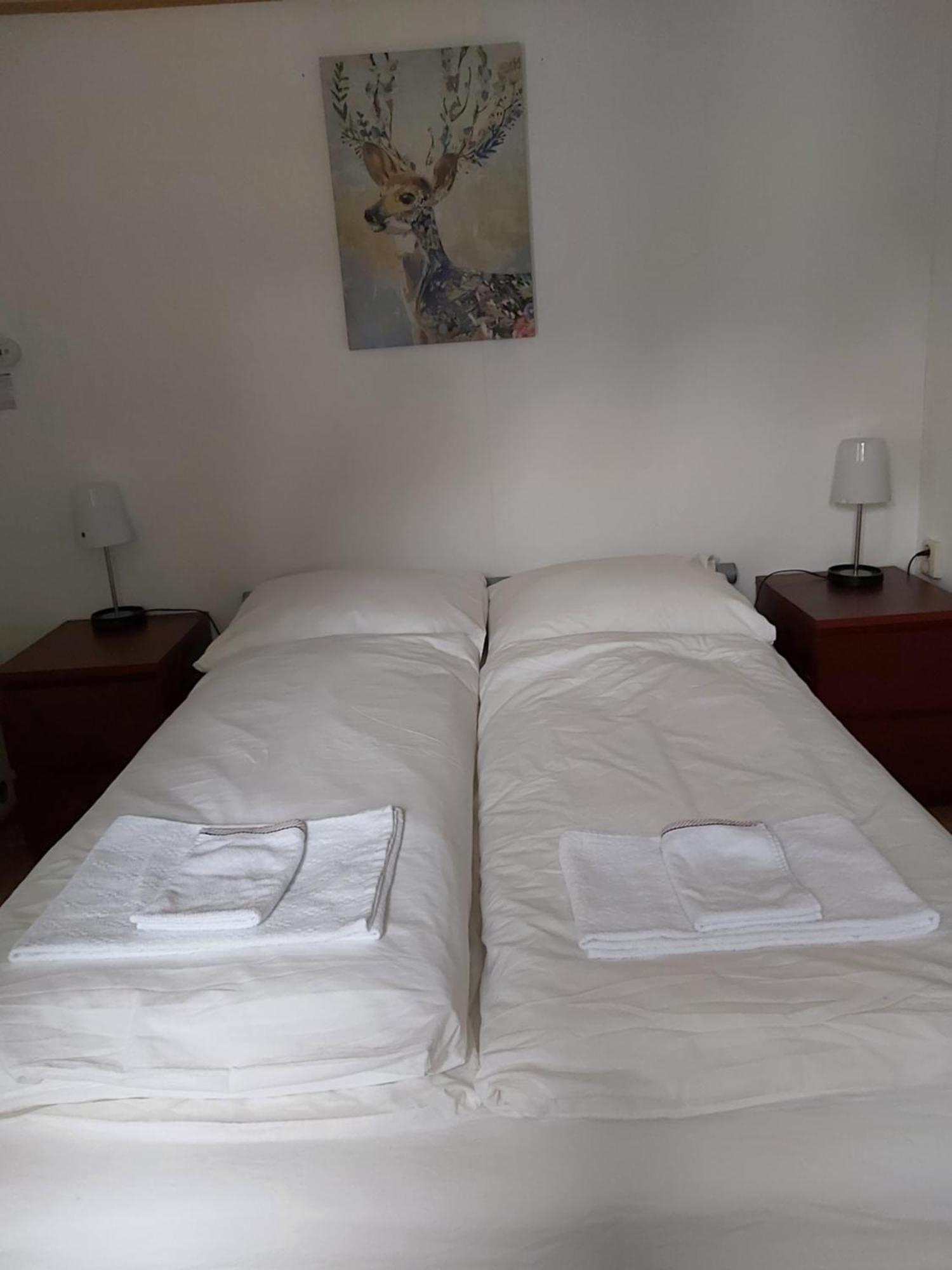 Comfortabel En Gezellig Familie Chalet Tot 6 Personen Op De Veluwe Bungalowpark De Kern Putten Luaran gambar